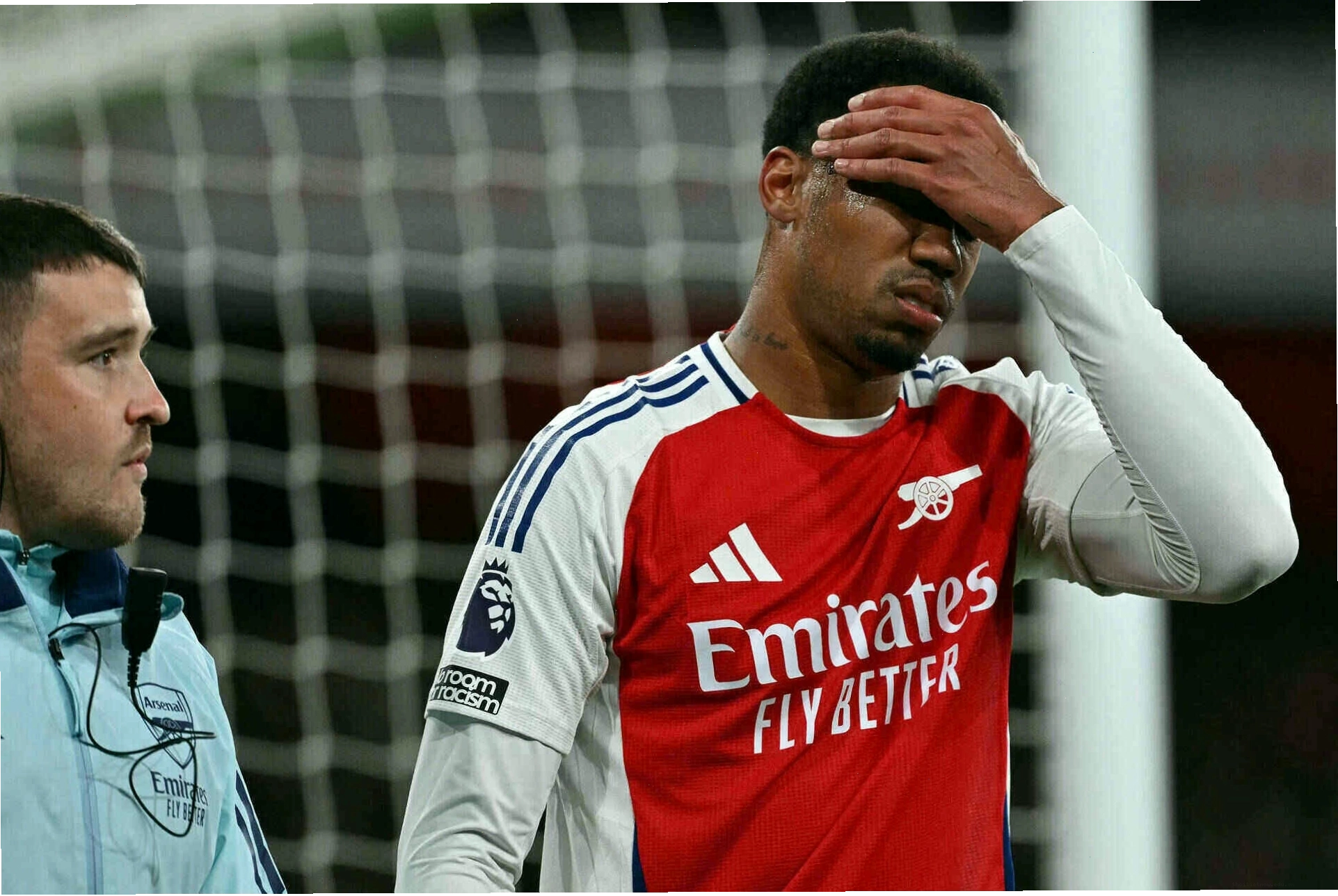 Gabriel Magalhães trong một lần gặp chấn thương khiến Arsenal gặp khó khăn