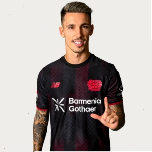 Hậu vệ Alejandro Grimaldo trong màu áo đội tuyển quốc gia Tây Ban Nha tại một giải đấu lớn