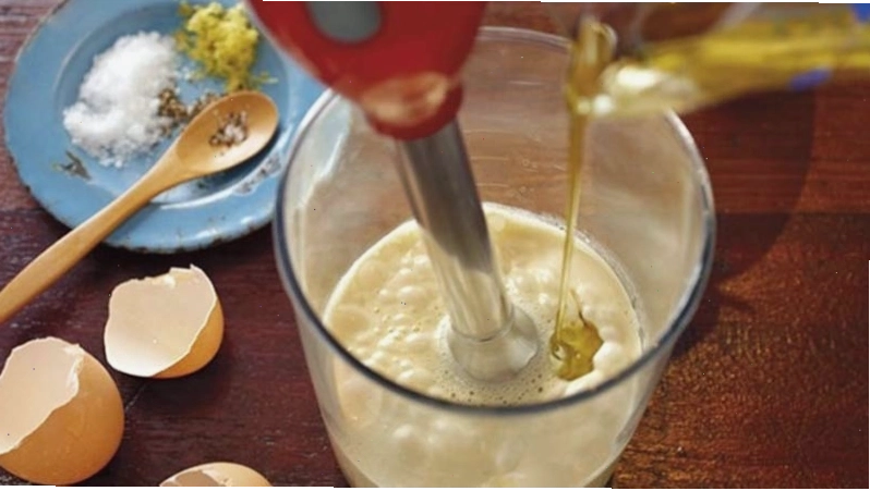 Làm sốt mayonnaise bằng máy xay sinh tố