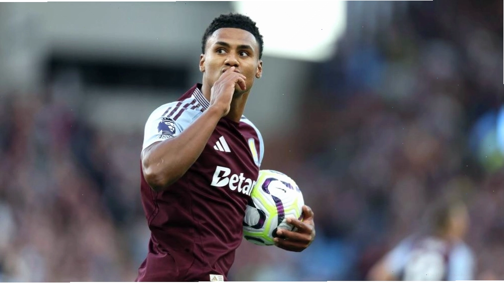 Ollie Watkins ăn mừng bàn thắng quan trọng